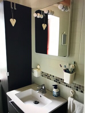 Hair dryer, slippers, towels, toilet paper - Casa Romeo, your mountain apartment in San Vito di Cadore (San Vito di Cadore)