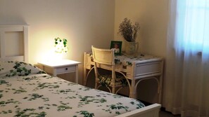 2 habitaciones, escritorio, tabla de planchar con plancha y wifi gratis