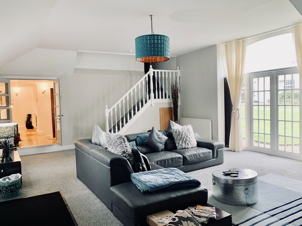 TV, fireplace, books, music library