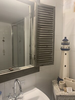 Bathtub, hair dryer, towels, soap