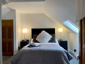 3 bedrooms, desk, iron/ironing board, travel crib