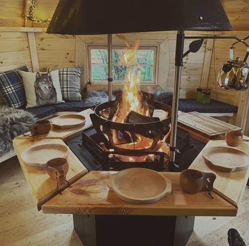 Pet friendly large Cottage in Strathaven, an outdoor BBQ hut, 20 mins to Glasgow