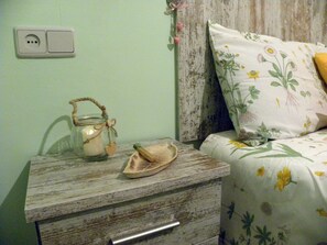 2 bedrooms, iron/ironing board, travel cot, WiFi