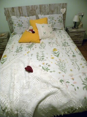 2 bedrooms, iron/ironing board, travel cot, WiFi - Apartment in Pirineo de LLeida. Cozy and close to activities all year round (Escaló)