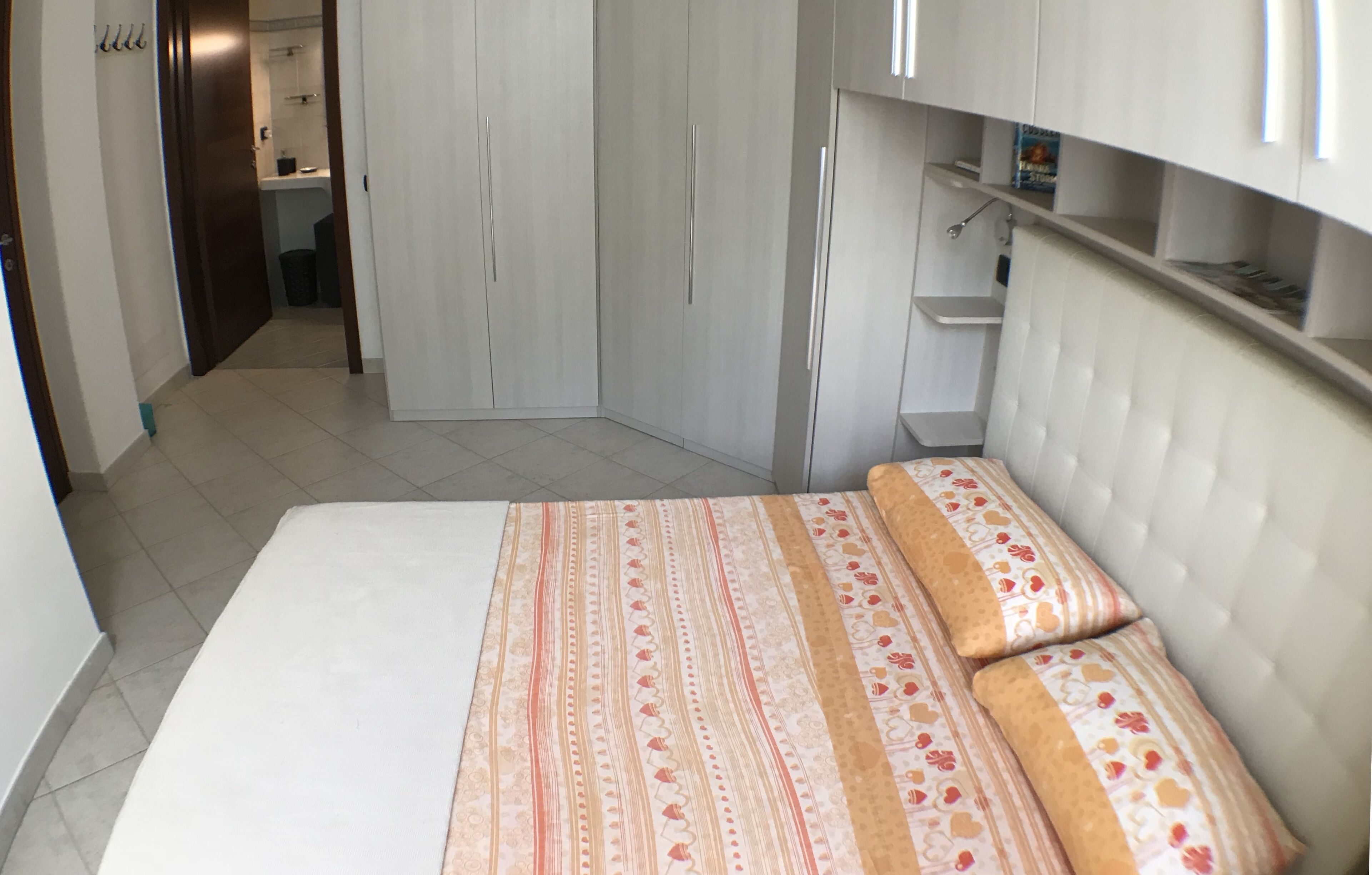1 chambre, fer et planche à repasser, Wi-Fi gratuit, draps fournis