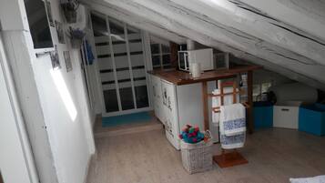 1 bedroom, internet, bed sheets