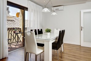 Dining - HISTORIC CENTER CATHEDRAL/ALBAICIN, NEAR ALHAMBRA. FREE PARKING & WIFI (GRANADA)