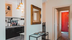 Kaffetrakter/tekoker, kjøleskap, mikrobølgeovn og kokeplater