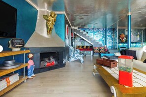 المنشأة من الداخل