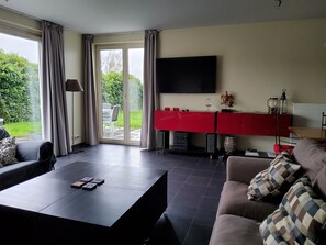 Smart TV, video games, DVD player, video library - Vakantiehuis in Knokke-Heist, tuin, parkeerplaats, op wandelafstand van de zee (Knokke-Heist)