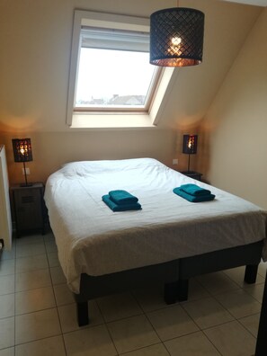 3 bedrooms, desk, iron/ironing board, travel cot