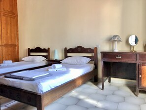 3 bedrooms, desk, soundproofing, iron/ironing board