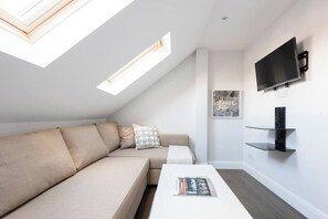 TV - Amazing Duplex Apartment (Greater London)