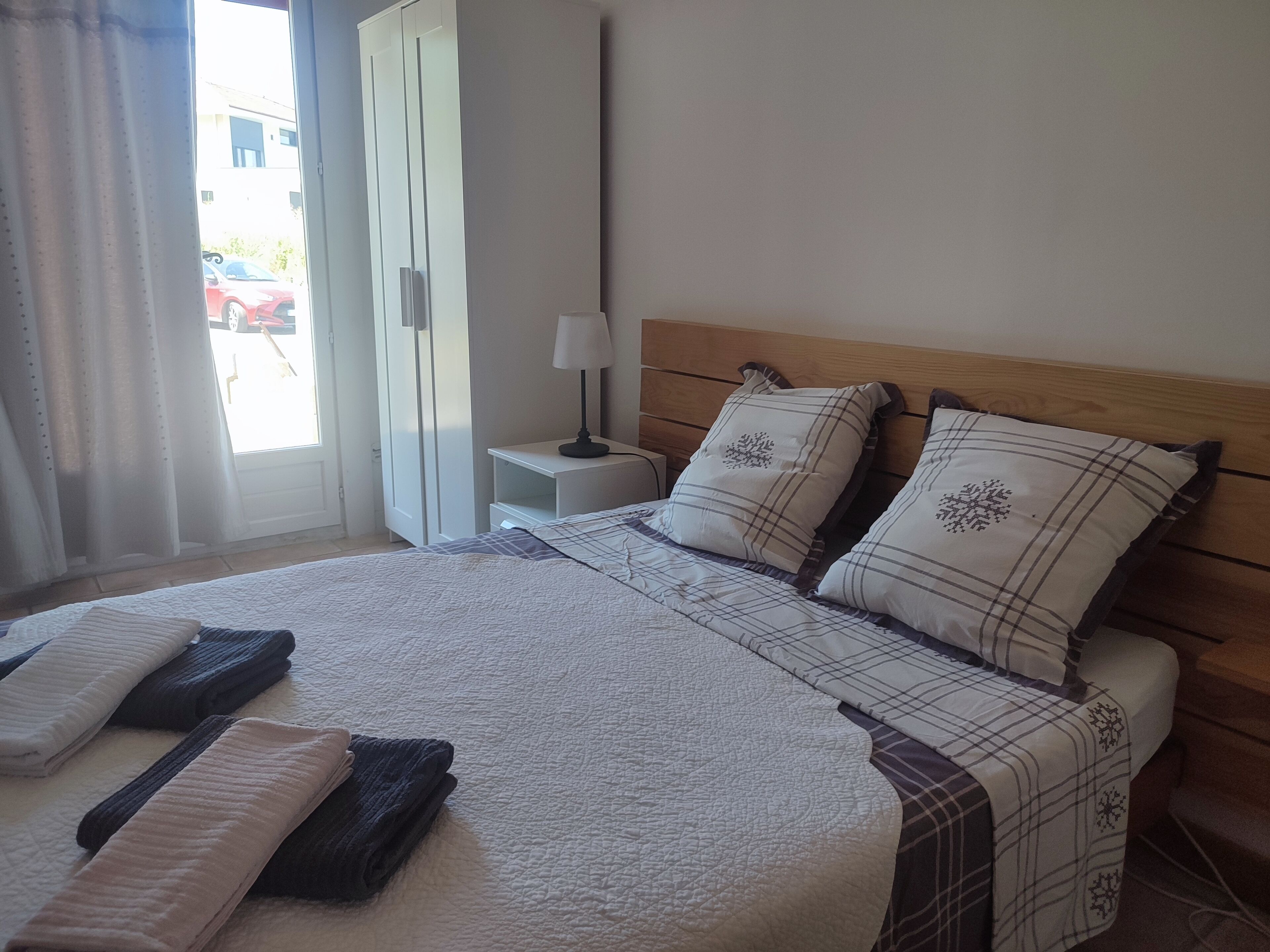 2 chambres, lit parapluie, Wi-Fi gratuit, draps fournis