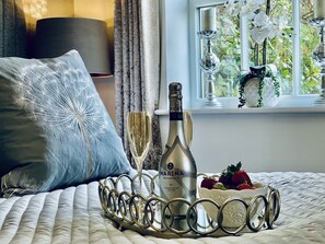 1 bedroom, Egyptian cotton sheets, iron/ironing board, free WiFi - Cotswold Chic Retreats "Jacinabox" in Chipping Campden The Cotswolds (Chipping Campden)