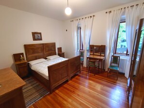 4 makuuhuonetta, vauvan matkasänky, Wi-Fi, vuodevaatteet