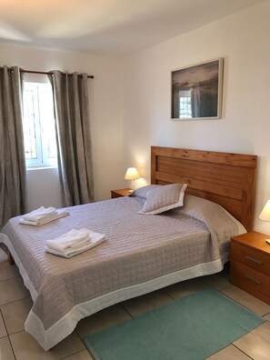 2 chambres, fer et planche à repasser, lit parapluie, Wi-Fi gratuit