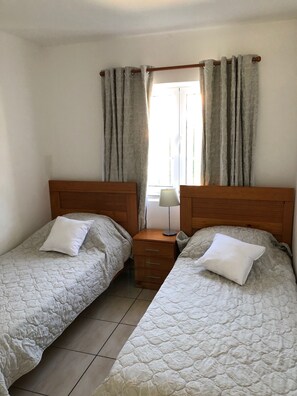 2 bedrooms, iron/ironing board, travel cot, free WiFi