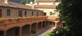 Apartment for rent in medieval Tuscan holiday Casa di Chiarilù