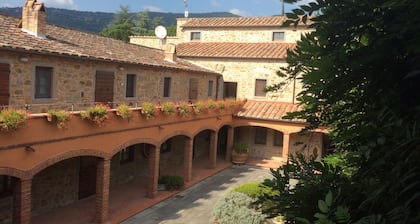 Apartment for rent in medieval Tuscan holiday Casa di Chiarilù