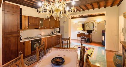 Apartment for rent in medieval Tuscan holiday Casa di Chiarilù