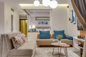 Suite (Joseph) | Living area | 65-inch flat-screen TV with satellite channels, LED TV, Netflix - Angels Suites (Platanias)