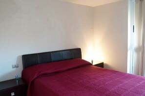 2 quartos, ferros/tábuas de passar roupa