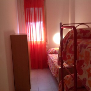 3 chambres, fer et planche à repasser, lit parapluie, Wi-Fi gratuit