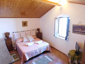 2 chambres, fer et planche à repasser, Wi-Fi gratuit, draps fournis