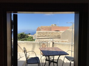 Outdoor dining - Large apartment for the exclusive use (Erice)