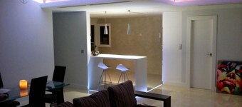 In the center / Air conditioning / WIFI / PARKING / FOOTBALL / NETFLIX / offer