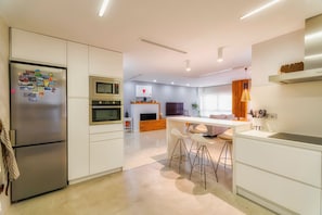 Interior - In the center / Air conditioning / WIFI / PARKING / FOOTBALL / NETFLIX / offer (Elche)