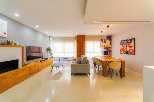 Au centre / Climatisation / WIFI / PARKING / FUTBOL / NETFLIX / offre