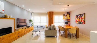 In the center / Air conditioning / WIFI / PARKING / FOOTBALL / NETFLIX / offer