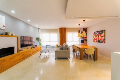 In the center / Air conditioning / WIFI / PARKING / FOOTBALL / NETFLIX / offer