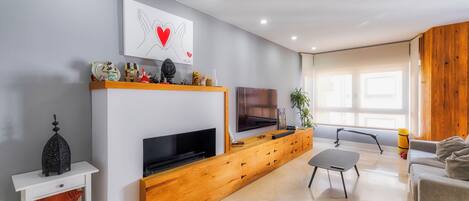 TV, lareira, videogames, DVD player