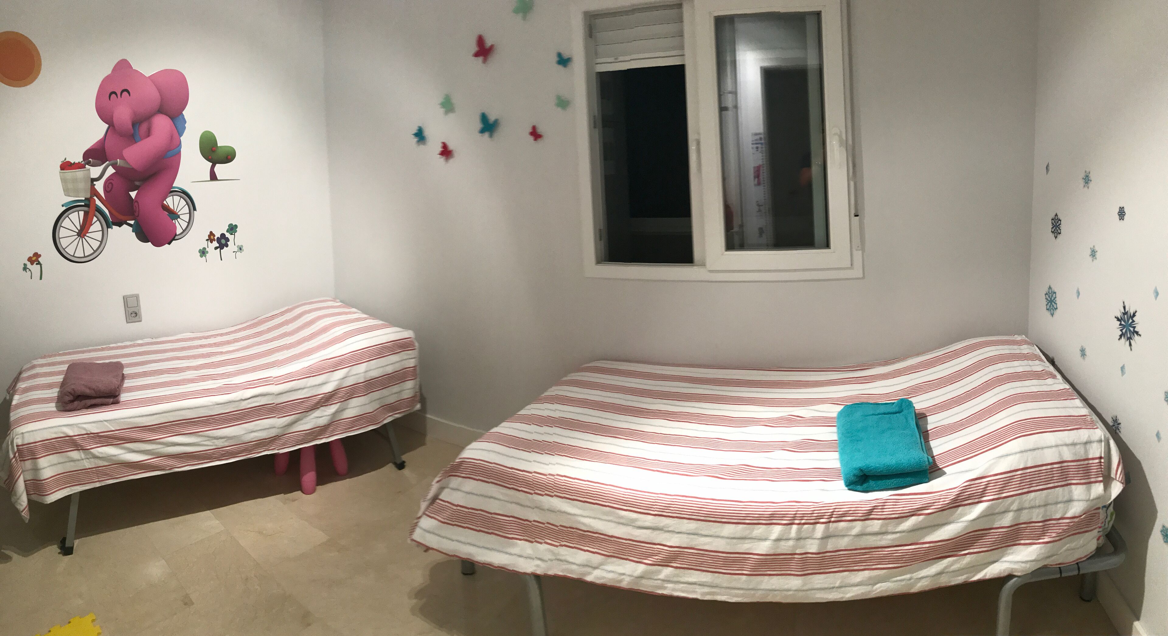 3 chambres, fer et planche à repasser, Wi-Fi, draps fournis