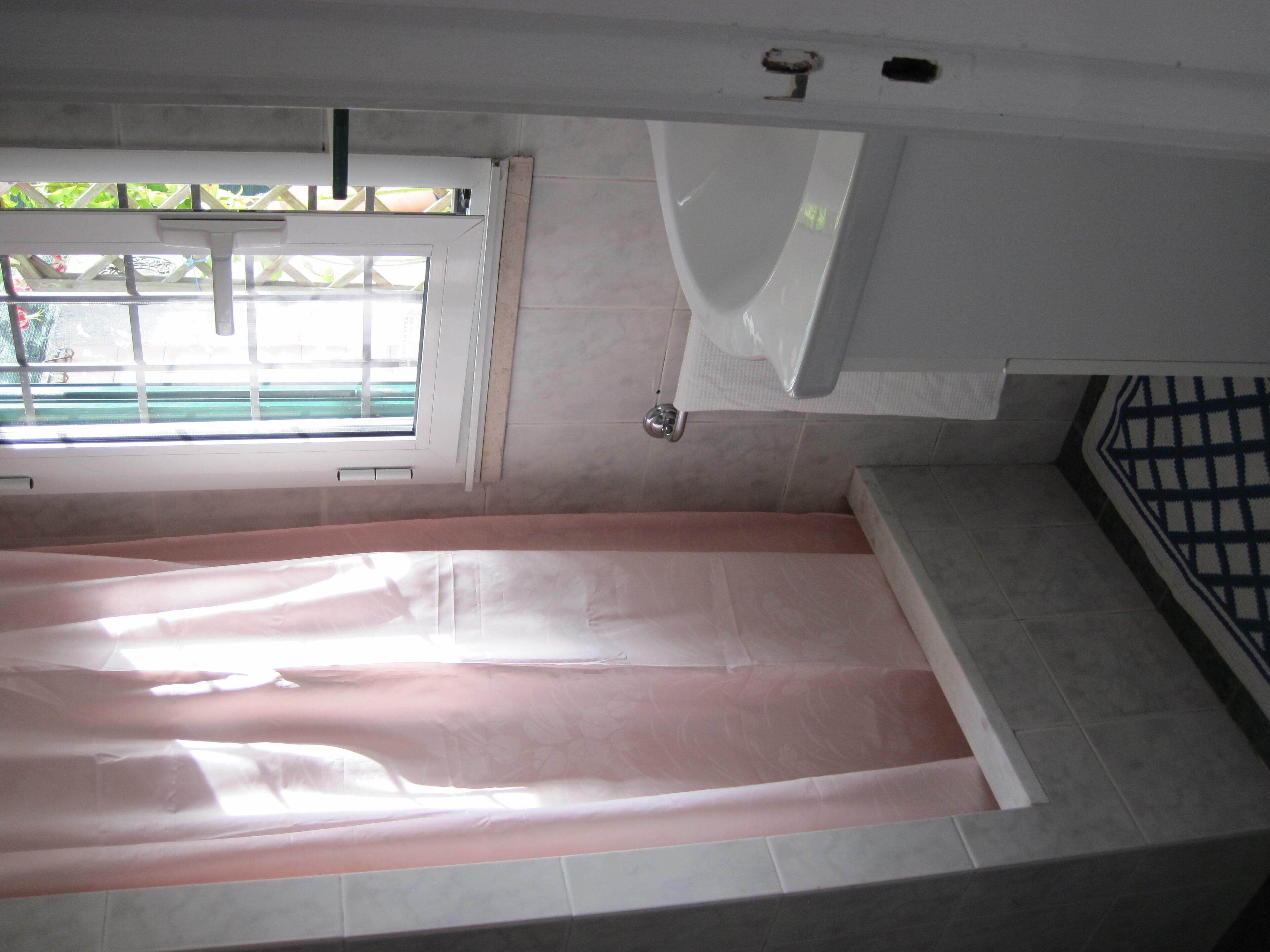 Haartrockner, Handtücher, Toilettenpapier