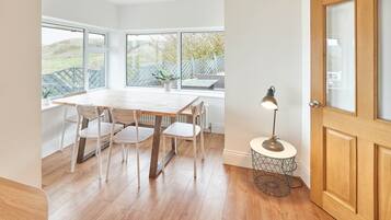 Luxury House, 3 Bedrooms, Sea View, Beachfront | Dining room