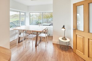 Luxury House, 3 Bedrooms, Sea View, Beachfront | Dining room