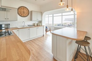 Luxury House, 3 Bedrooms, Sea View, Beachfront | Private kitchen
