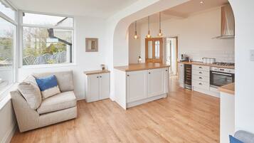 Luxury House, 3 Bedrooms, Sea View, Beachfront | Private kitchen | Full-size fridge, microwave, oven, stovetop