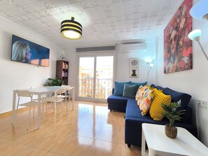 Smart TV, DVD player, books - Apartment 2 rooms for rent for more than 10 days with free parking. (València)