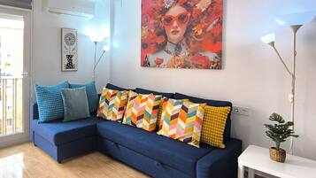 Smart-tv, een dvd-speler en boeken