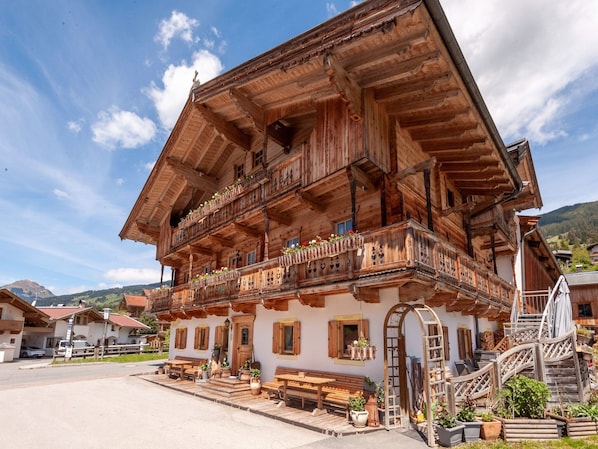 Exterior - Apartment in Kirchberg near Ski Bus (Kirchberg in Tirol)