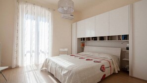 2 bedrooms, desk, iron/ironing board, free WiFi - Family House La Spezia, 5Lands by train (La Spezia)