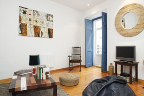 TV, books, stereo - MAGNIFICENT APT CITY CENTER BLUES BROTHERS TERRACE (Lisboa)
