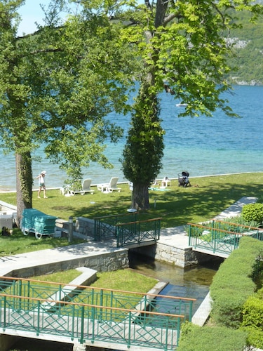 LA BAIE DES VOILES,Appartement d'exception,pieds dans l'eau, Duingt,lac d'Annecy