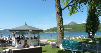 LA BAIE DES VOILES,Appartement d'exception,pieds dans l'eau, Duingt,lac d'Annecy