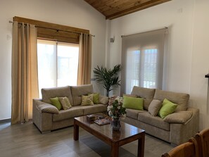 Smart TV, chimenea, reproductor de DVD, estéreo